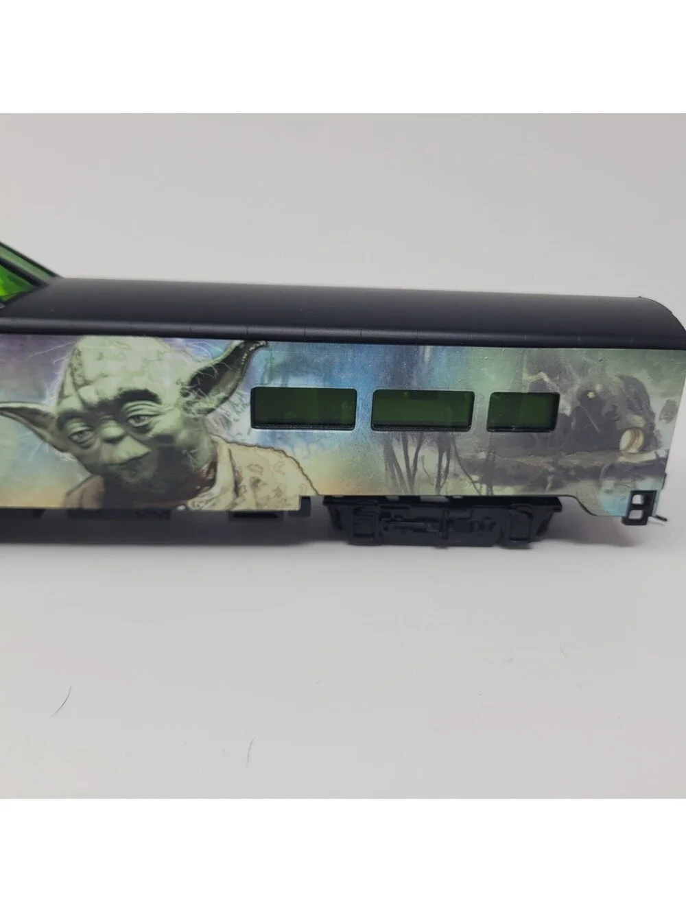 Hawthorne Village Star Wars Master Yoda Vista Dome Passenger Train Car HO Scale